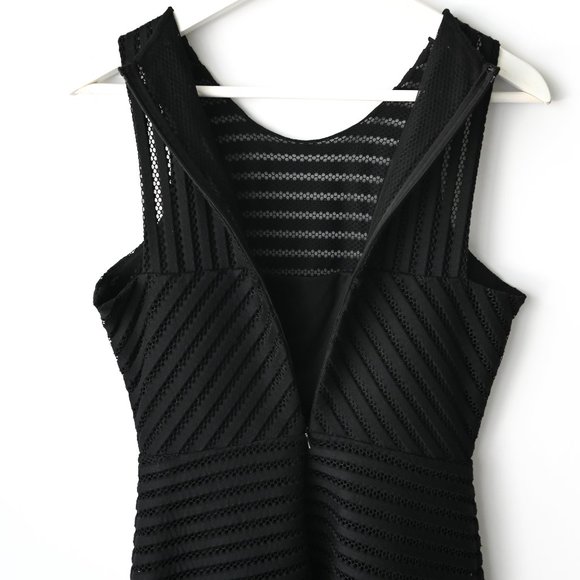 BELLE BADGLEY MISCHKA Black Sleeveless Crochet Mesh Dress - Size 4 - Picture 8 of 11